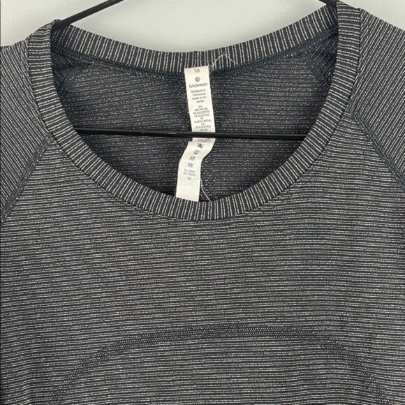 Lululemon Sparkly Long Sleeve Top Size 10 - Picture 2 of 9